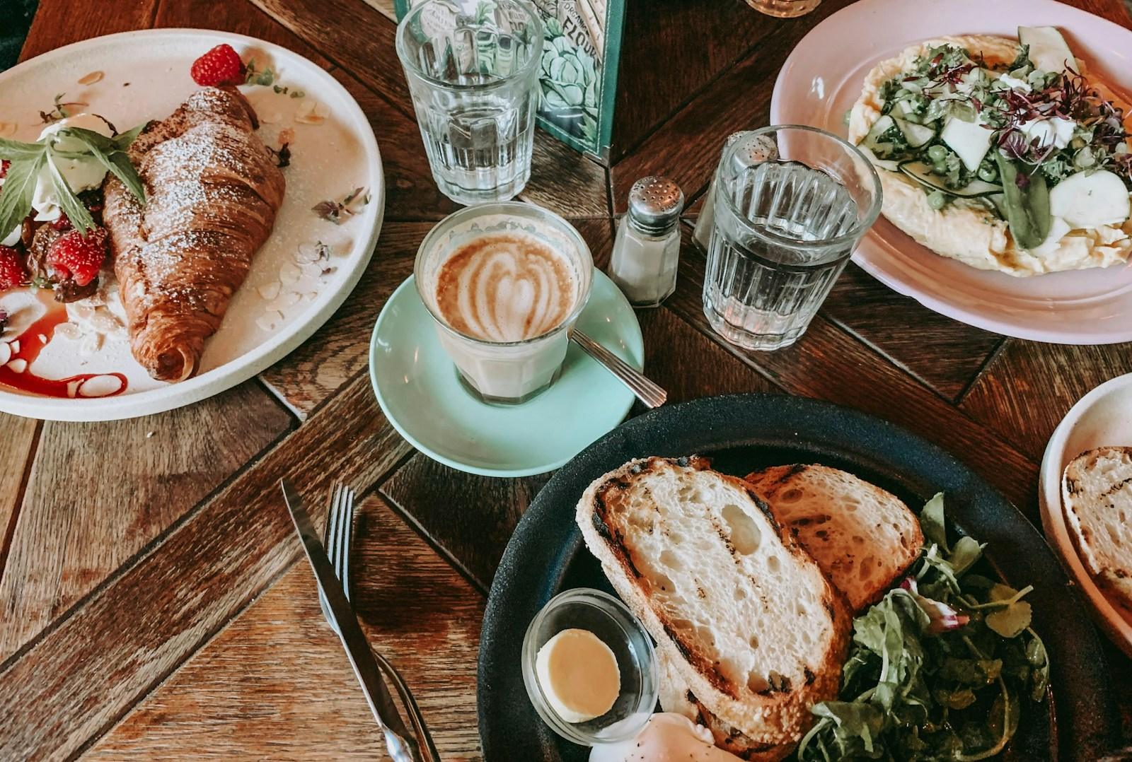 Brunch places in Detroit featuring pancakes, mimosas, and cozy cafés